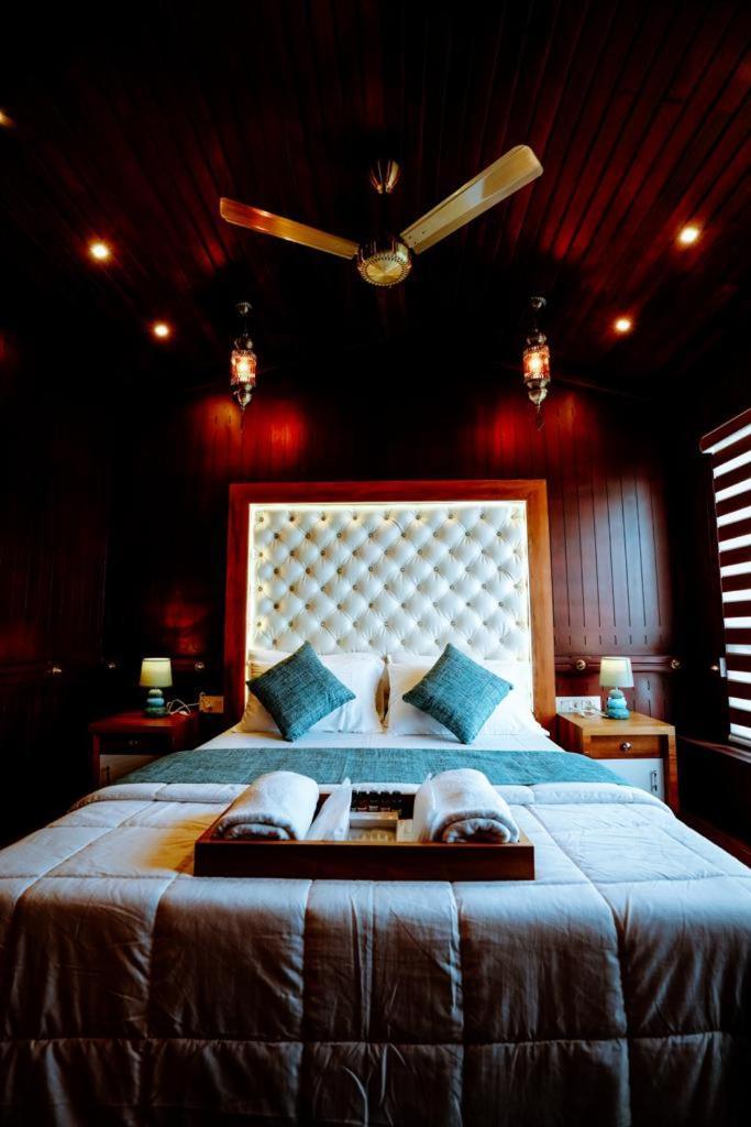 Hotel Why Not Houseboat Alappuzha Exterior foto